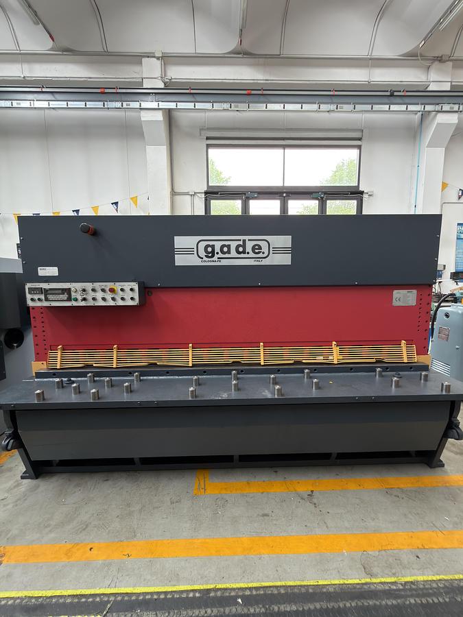 Usato CESOIA A GHIGLIOTTINA GADE 8/10 REGISTRO MOTORIZZATO