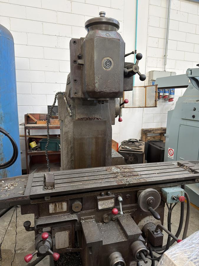 Usato FRESATRICE CORREA F2VA 