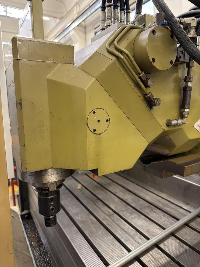 Usato FRESATRICE DA BANCO FISSO OMV