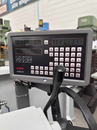 Usato TORNIO PARALLELO DI PRECISIONE ADRIA MACHINE MOD.  CS6266C DA MM. 2000 A NORME CE