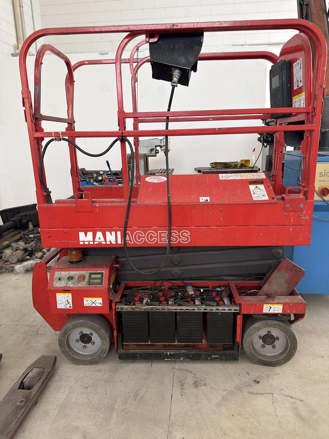 Usato PIATTAFORMA AEREA A BATTERIA 8 METRI ALZATA