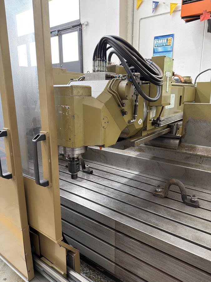 Usato FRESATRICE DA BANCO FISSO OMV