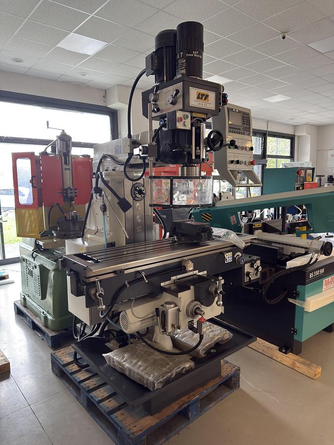 FRESATRICE UNIVERSALE VISUALIZZATA