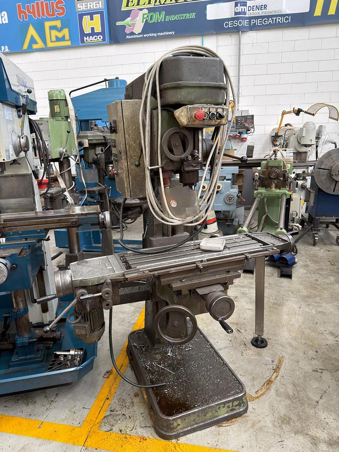 Usato TRAPANO FRESA IN REVISIONE CON AVANZAMENTI