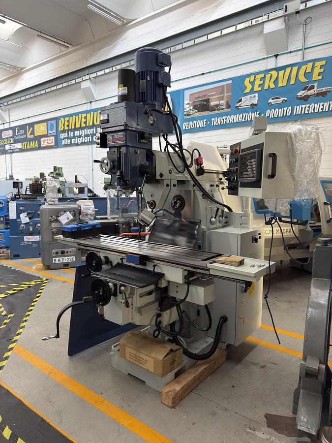 Fresatrice a torretta con testa veloce verticale e orizzontale