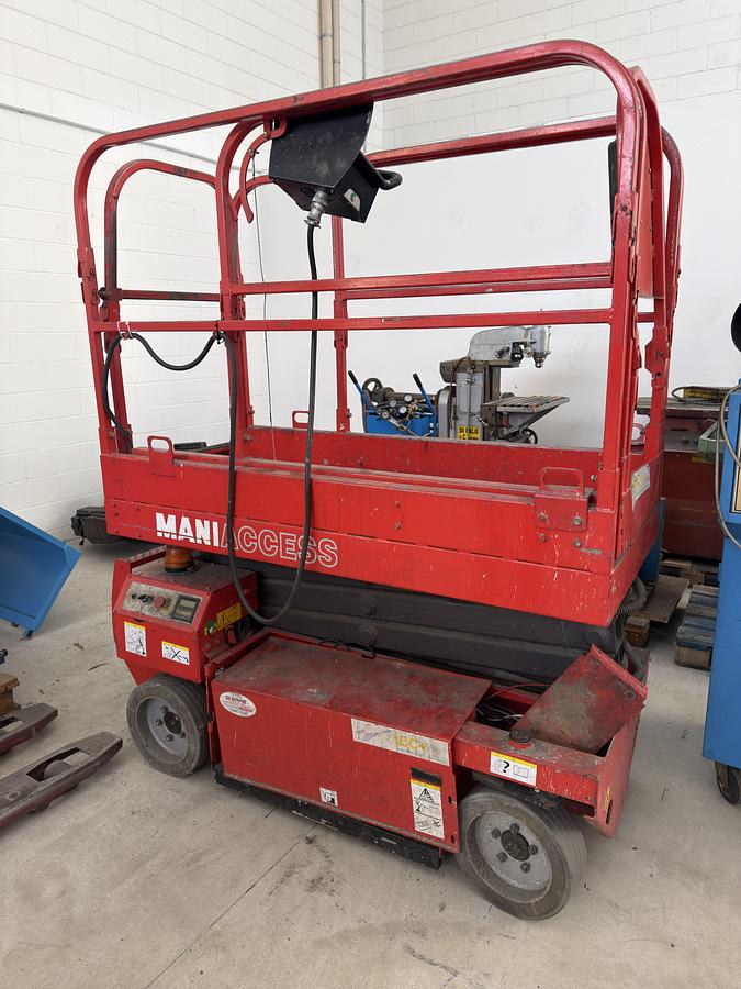 Usato PIATTAFORMA AEREA A BATTERIA 8 METRI ALZATA