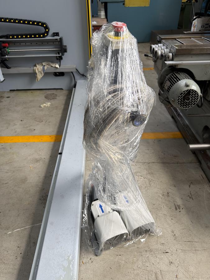 Usato PRESSA PIEGATRICE ADRIA MACHINE MOD B32135 A NORME 3000x135 ton  CE