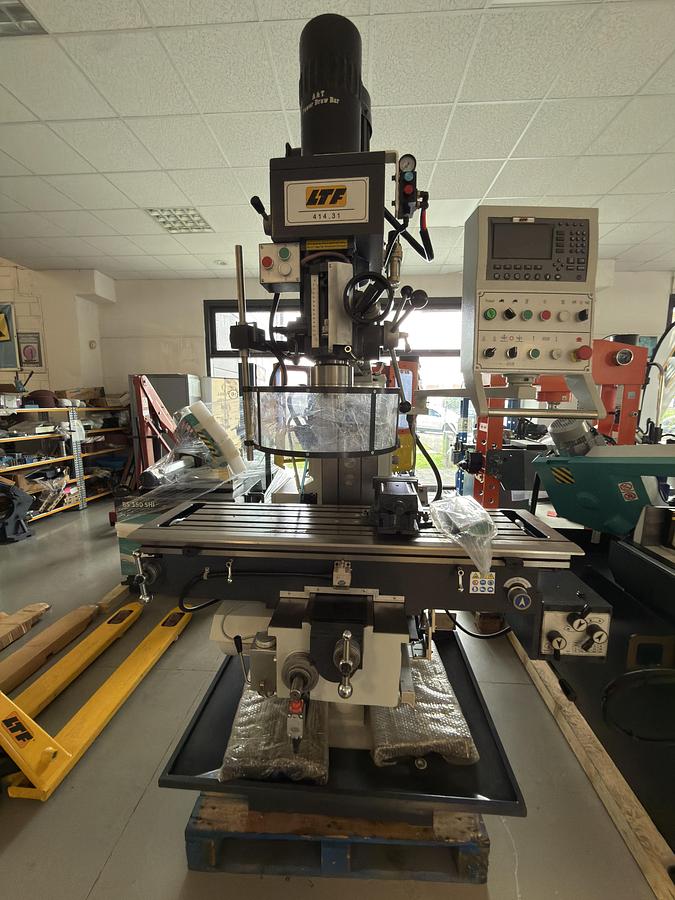 FRESATRICE UNIVERSALE VISUALIZZATA