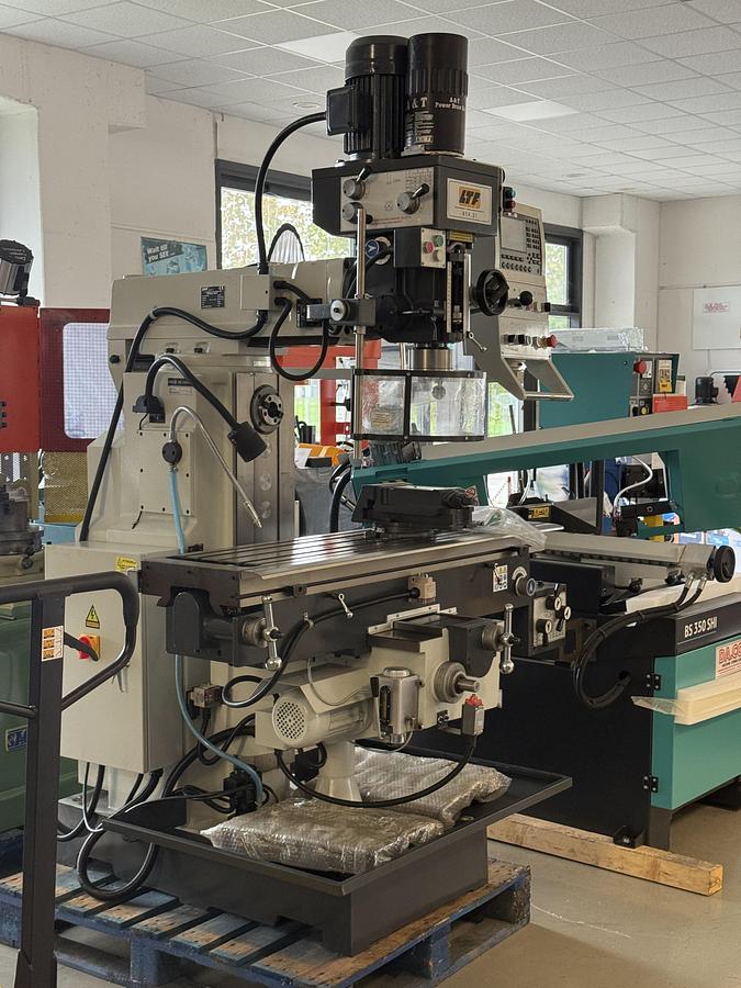 FRESATRICE UNIVERSALE VISUALIZZATA