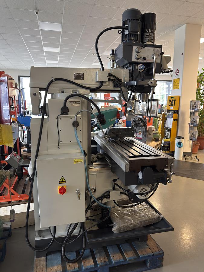 FRESATRICE UNIVERSALE VISUALIZZATA