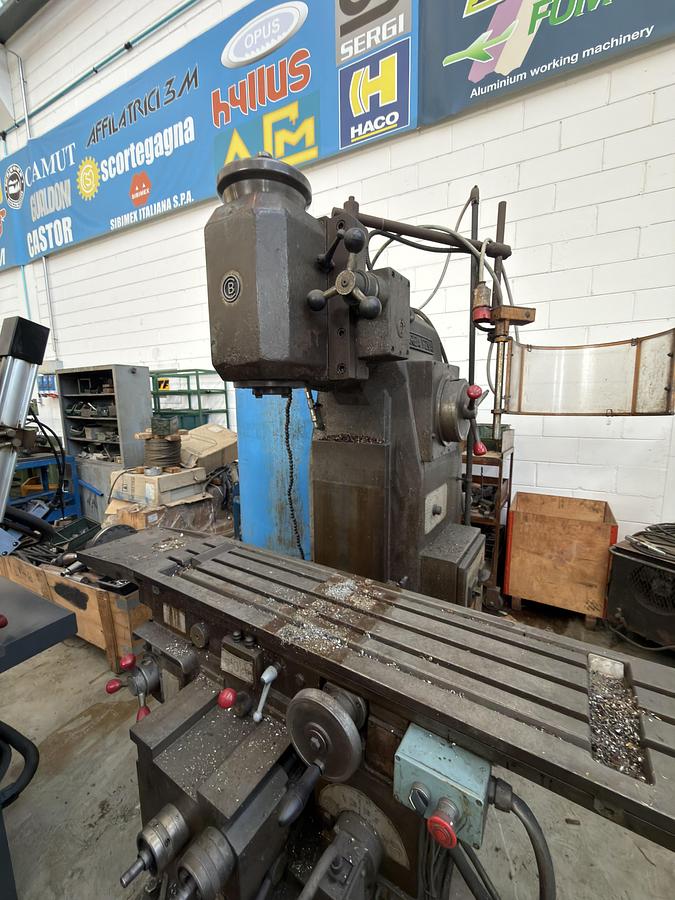 Usato FRESATRICE CORREA F2VA 