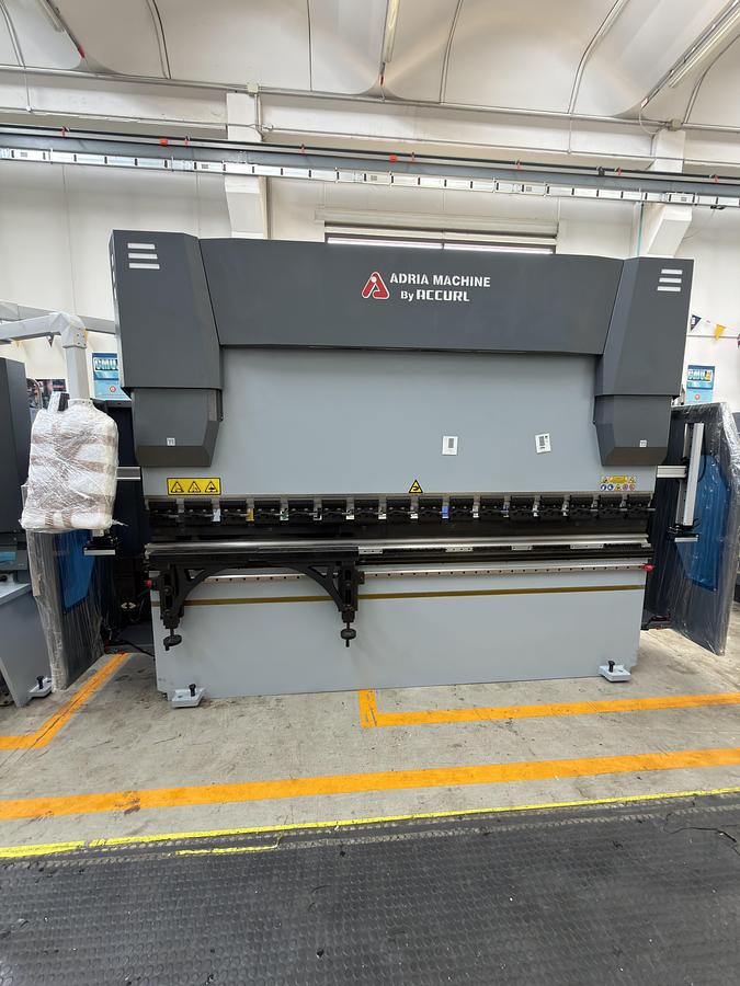 Usato PRESSA PIEGATRICE ADRIA MACHINE MOD B32135 A NORME 3000x135 ton  CE