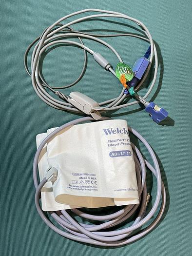 Gebraucht Datascope Accutorr Plus Patientenmonitor auf Trolley mit Blutdruckmanschette und SpO2 Fingersensor