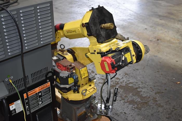 Refurbished FANUC Arcmate 100ic/12 Industrial Welding Robot with R30ib Controller and Lincoln Powerwave i400