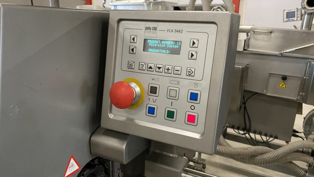 Used Polyclip FCA 3442 clipper