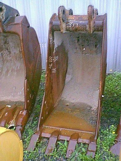 Used 28", USED, 4 TEETH, HOLES FOR SIDE CUTTERS,11 1/4" FACE SPREAD, 16" CRT TO CTR.