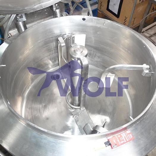 Used Used stainless steel tank equipped with a stirrer.