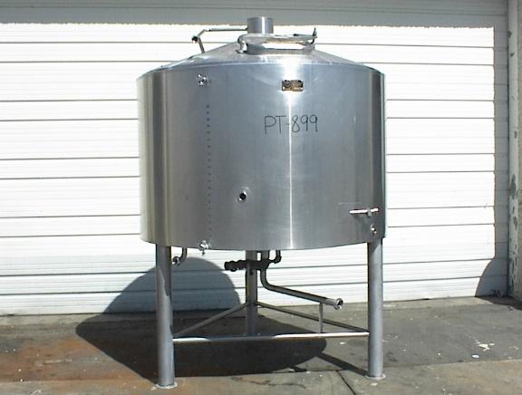 Used 800 GALLON PROCESSOR TANK.  SPECIFIC