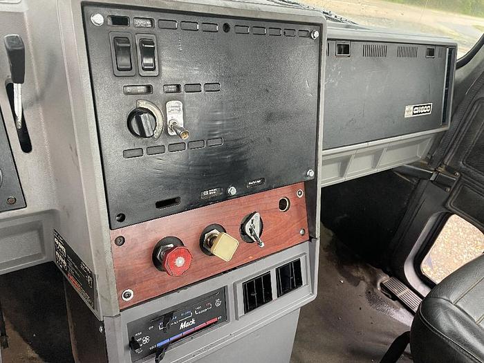 Used 1996 Mack Trucks, Incorporated CH 613