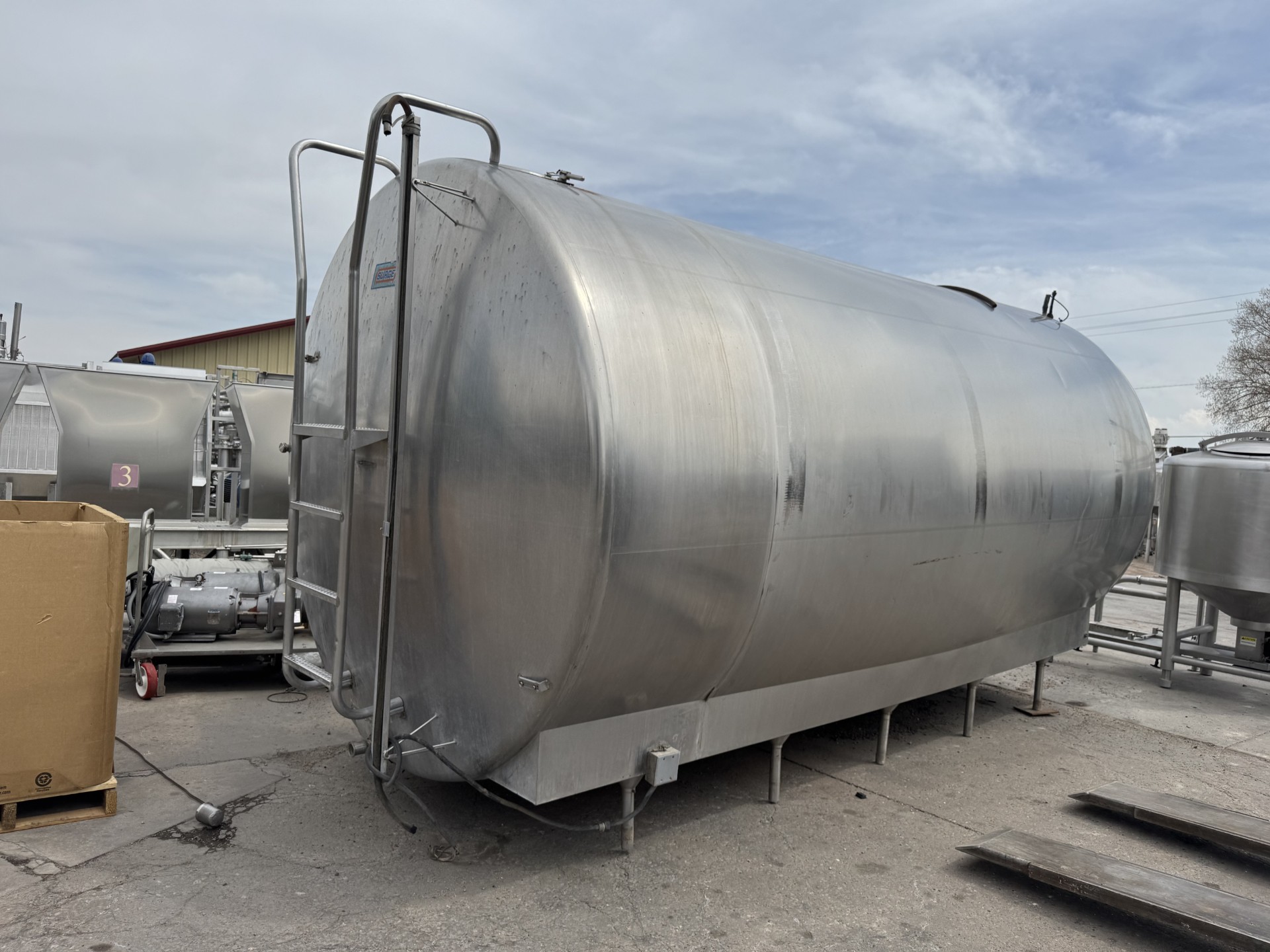 Refurbished 5,000 GALLON STORAGE TANK