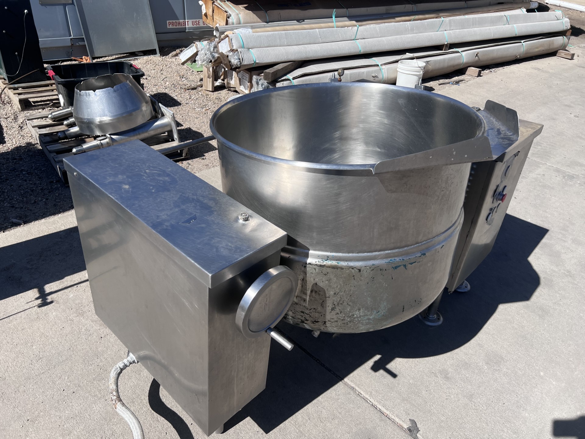 Used 100 GALLON KETTLE TANK.  LEE METAL SERIAL 811T
