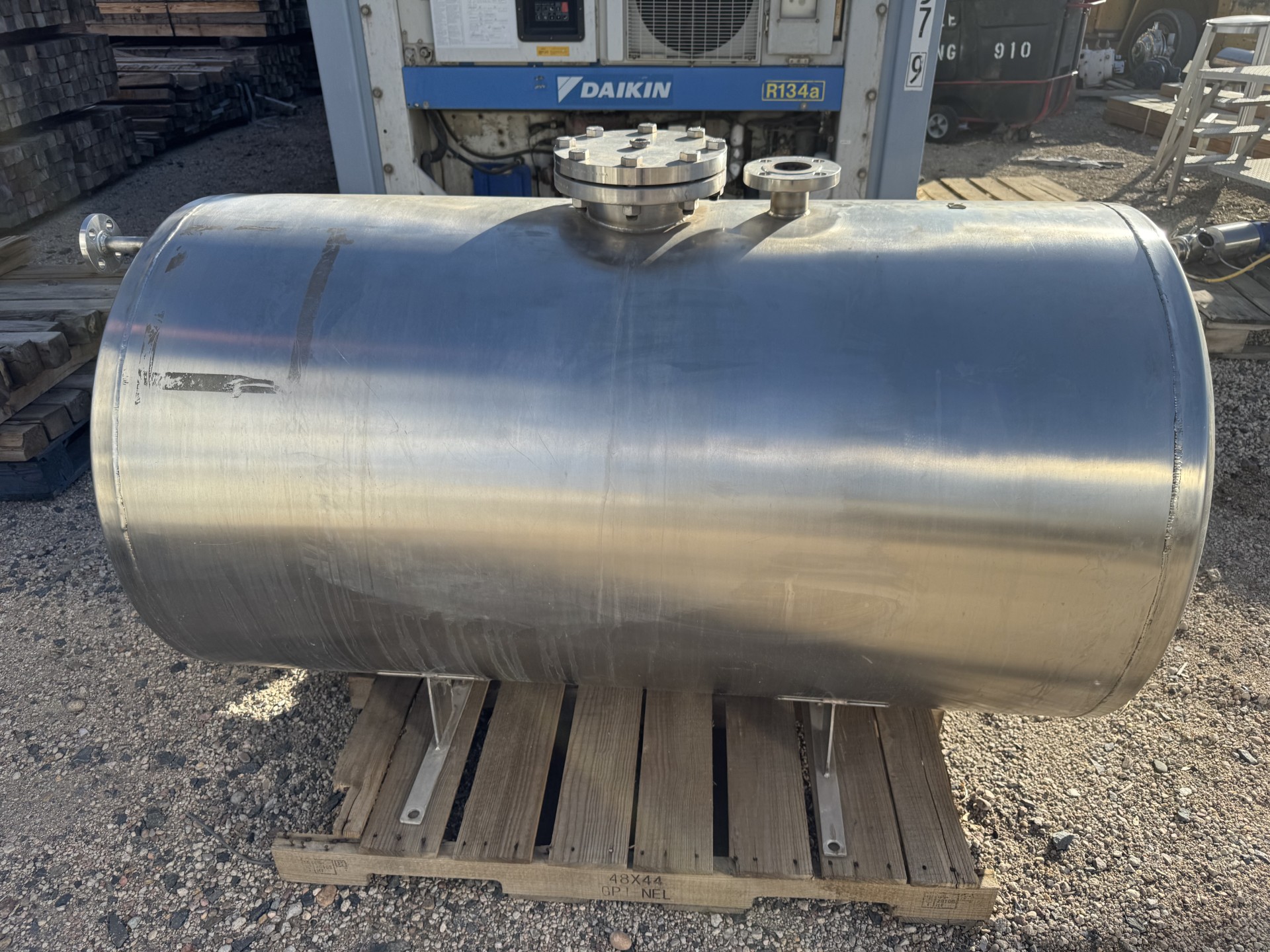 Used 160 GALLON HORIZONTAL PRESSURE TANK