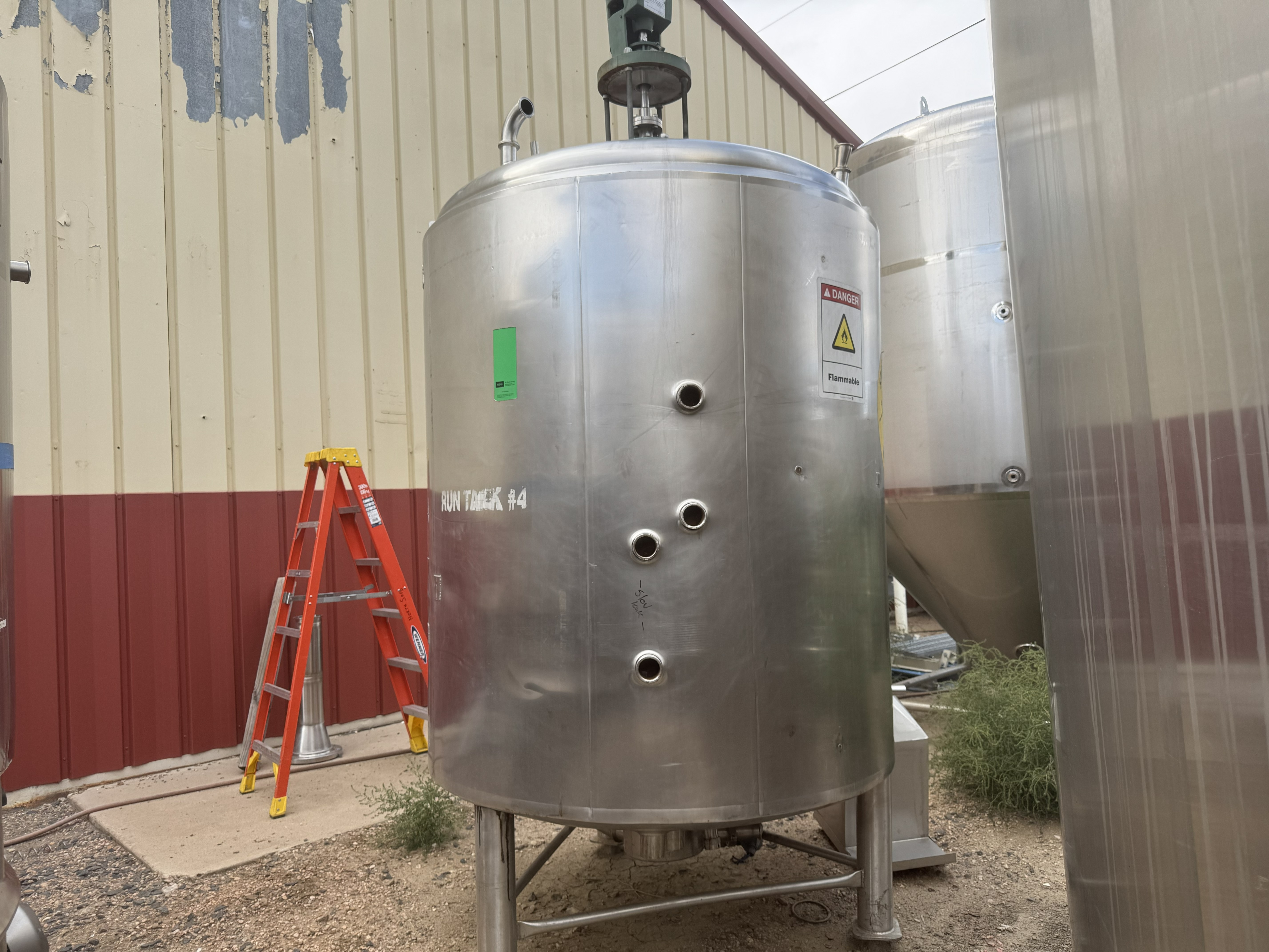 Used 850 GALLON PROCESSOR TANK