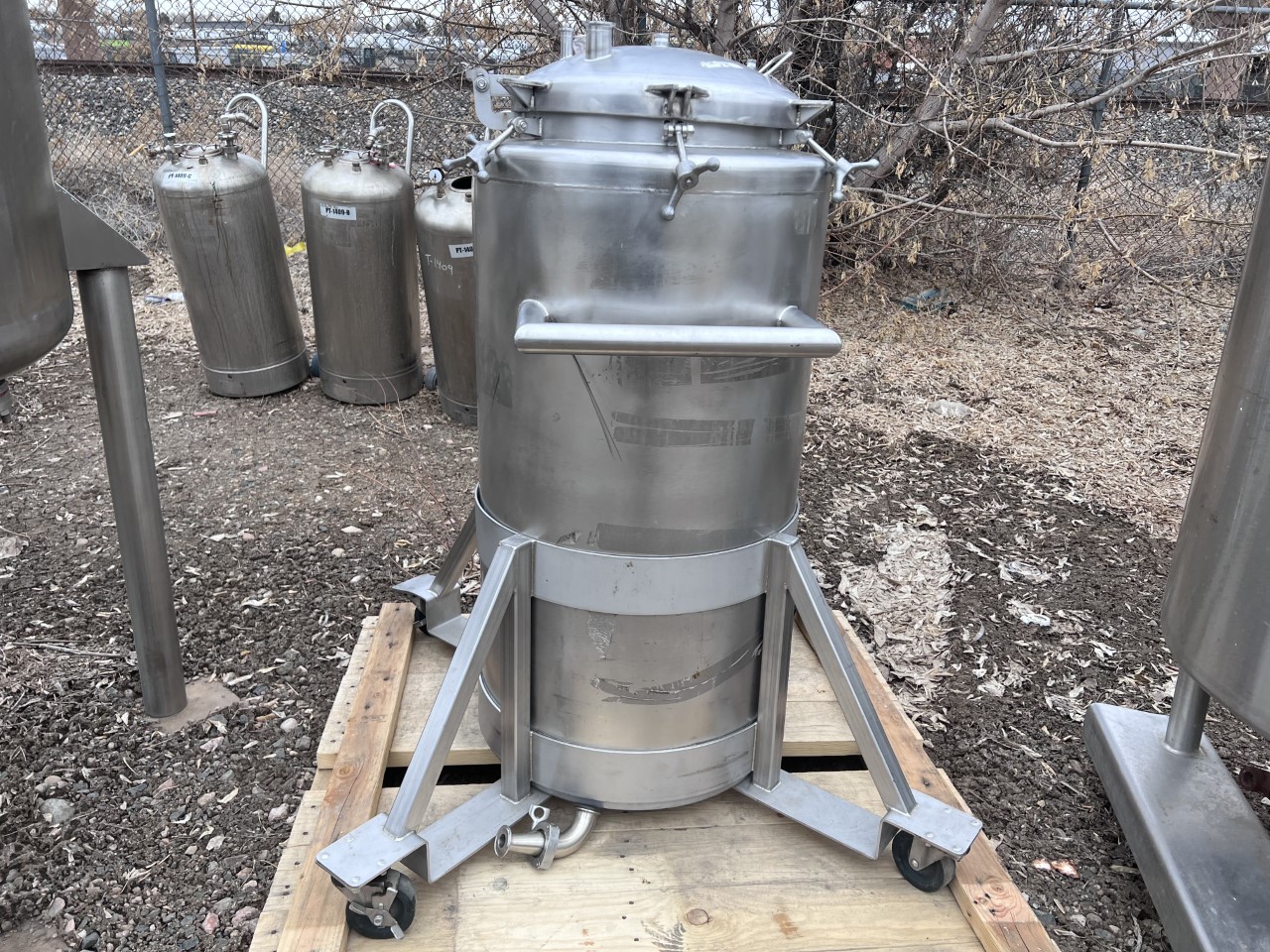 Used 50 GALLON PORTABLE PRESSURE TANK