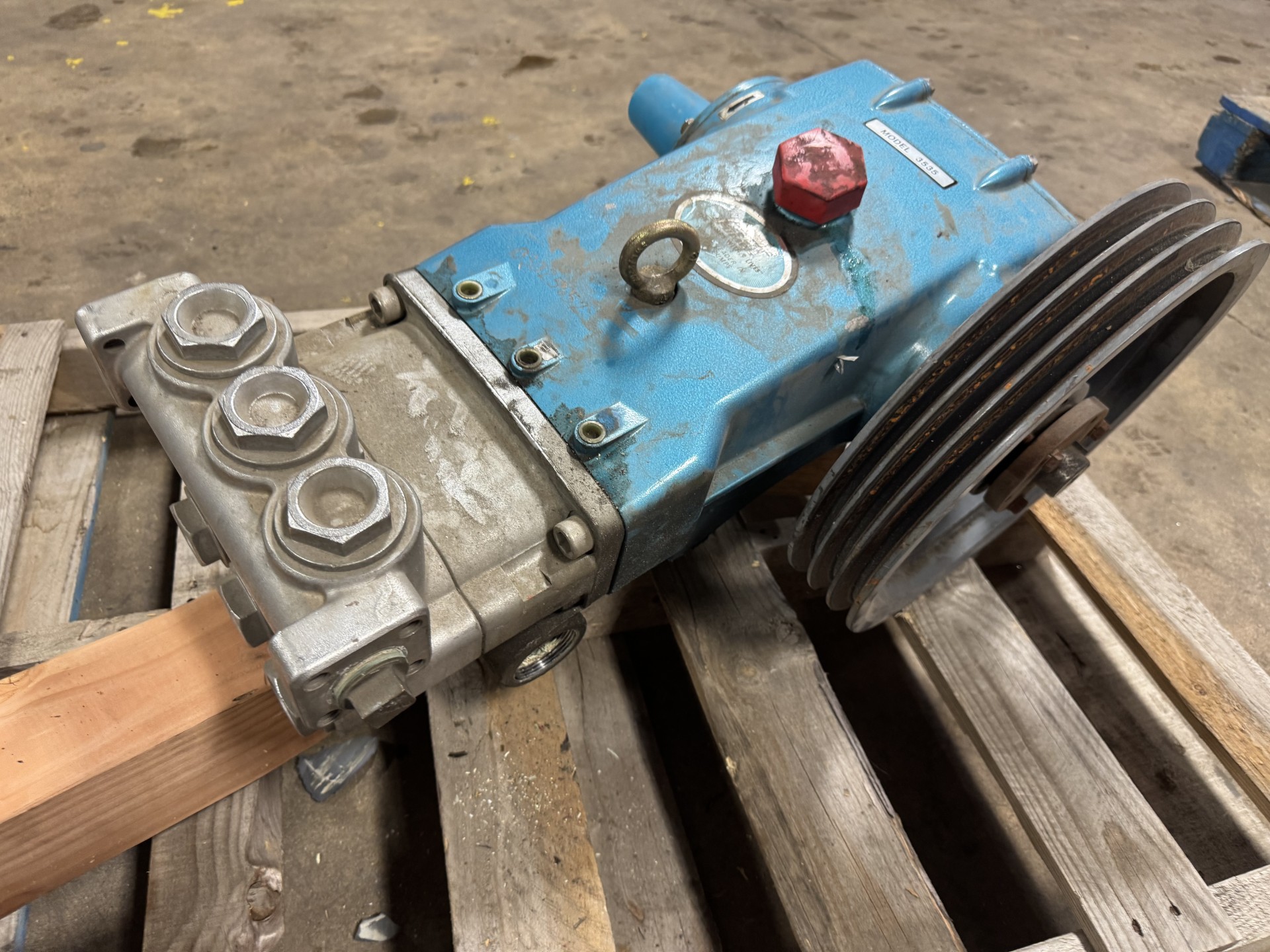 Used CAT PUMPS 3535 PISTON PUMP