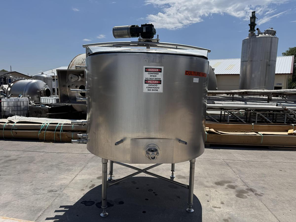 Refurbished 600 GALLON PROCESSOR TANK