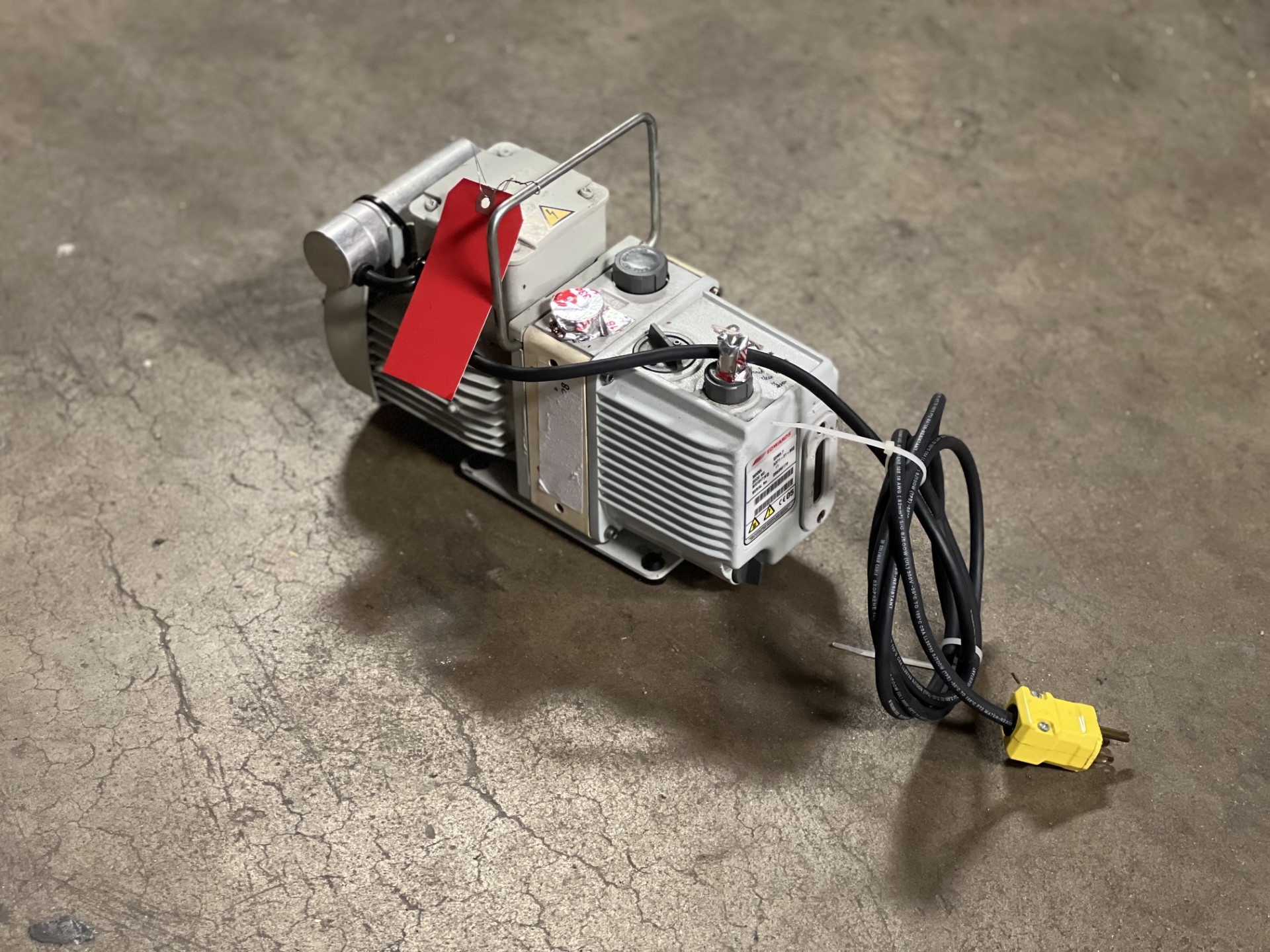 Used ROTARY VANE VACUUM PUMP