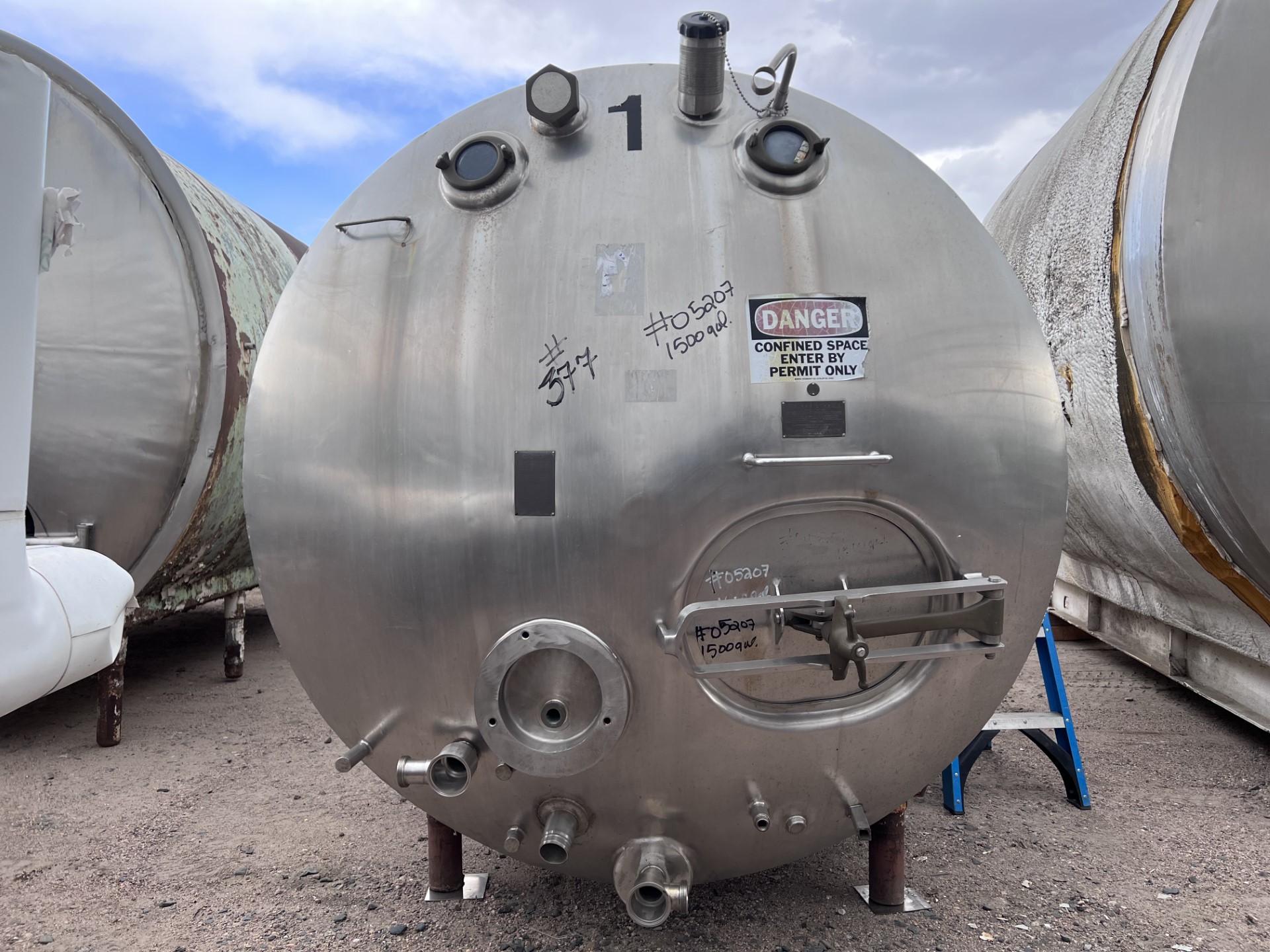 Used 1,500 GALLON STORAGE TANK