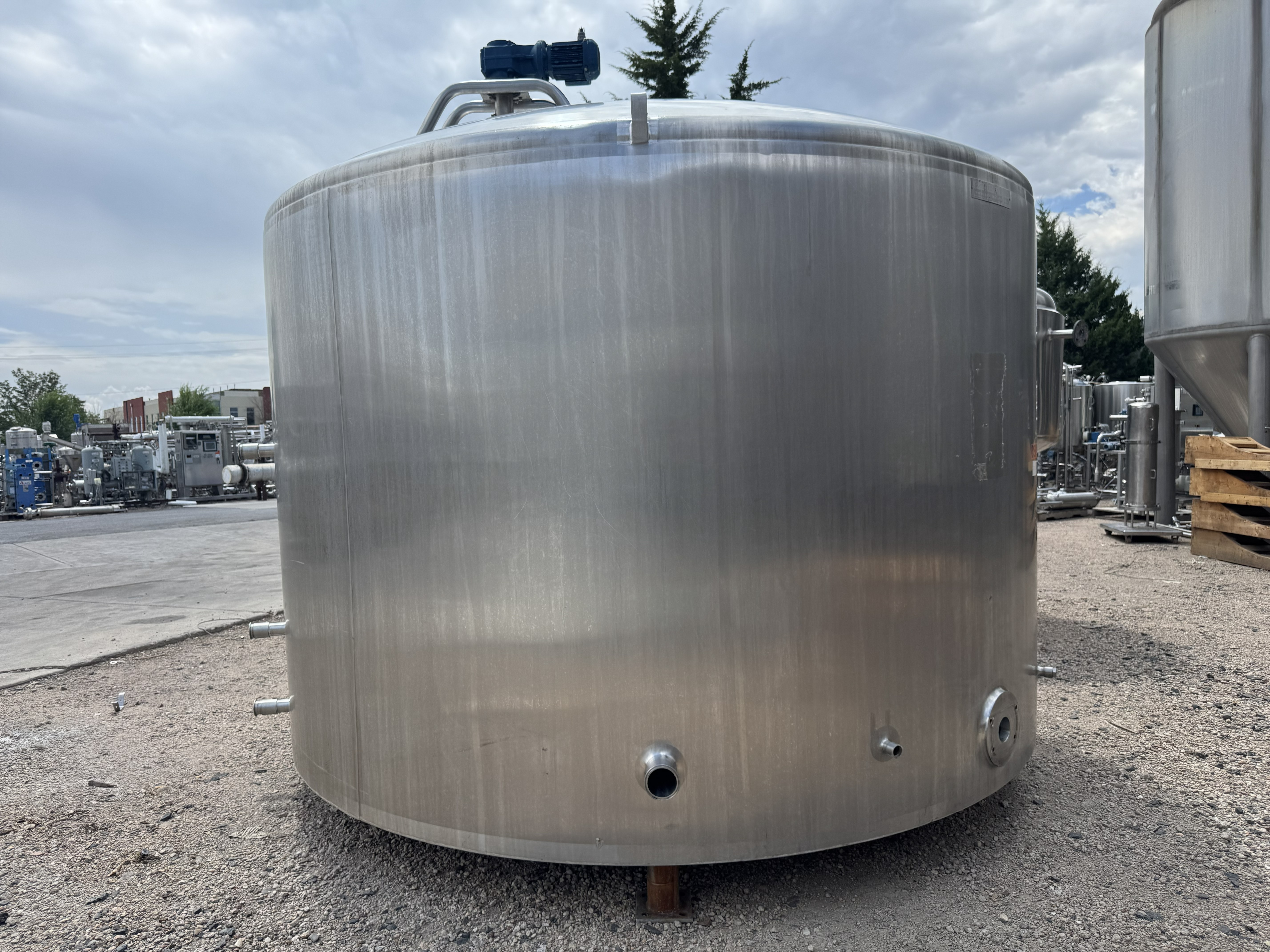 Refurbished 2,500 GALLON PASTEURIZER TANK