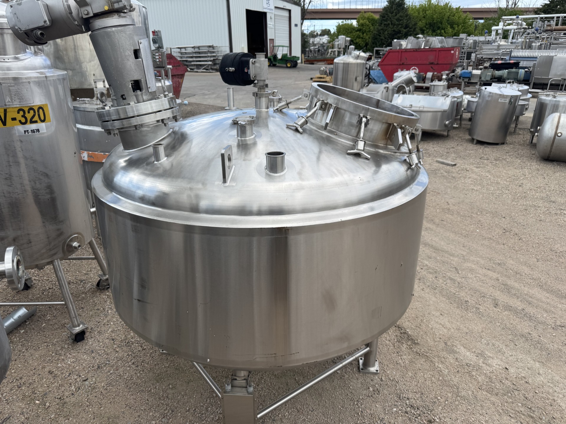 Refurbished 400 GALLON MIX TANK