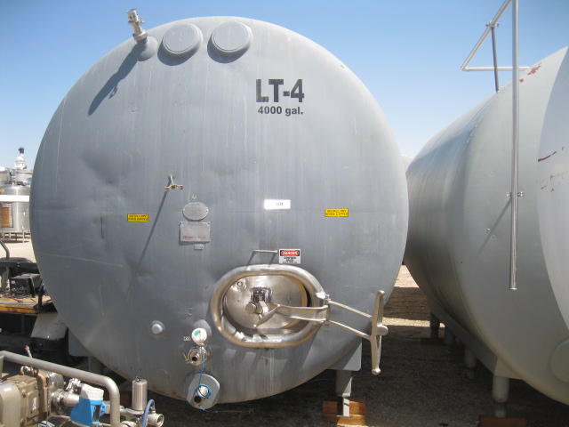 Used 4000 GALLON STORAGE TANK
