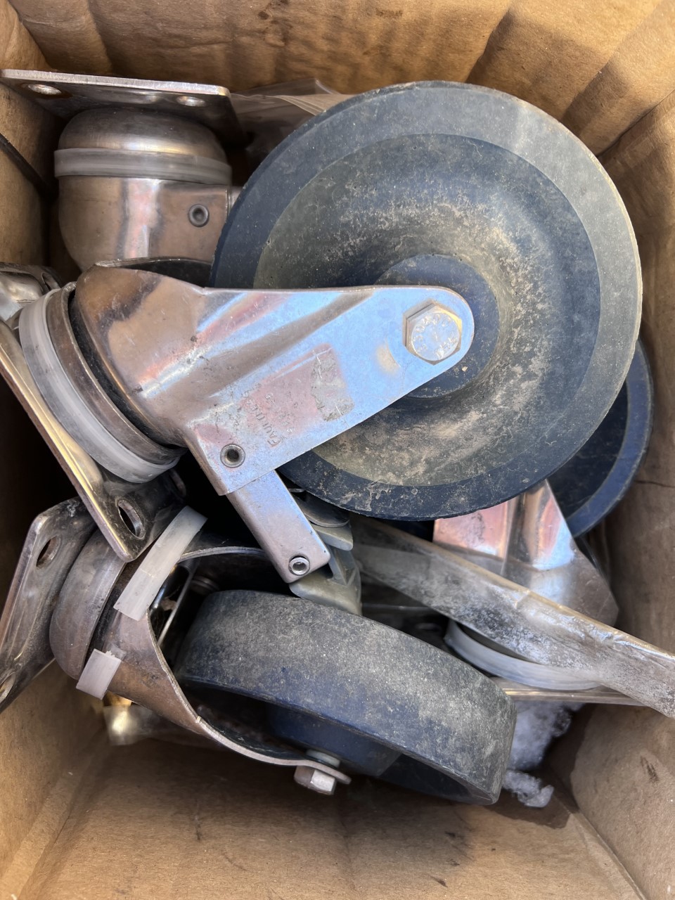 Used 25 GALLON MIX TANK