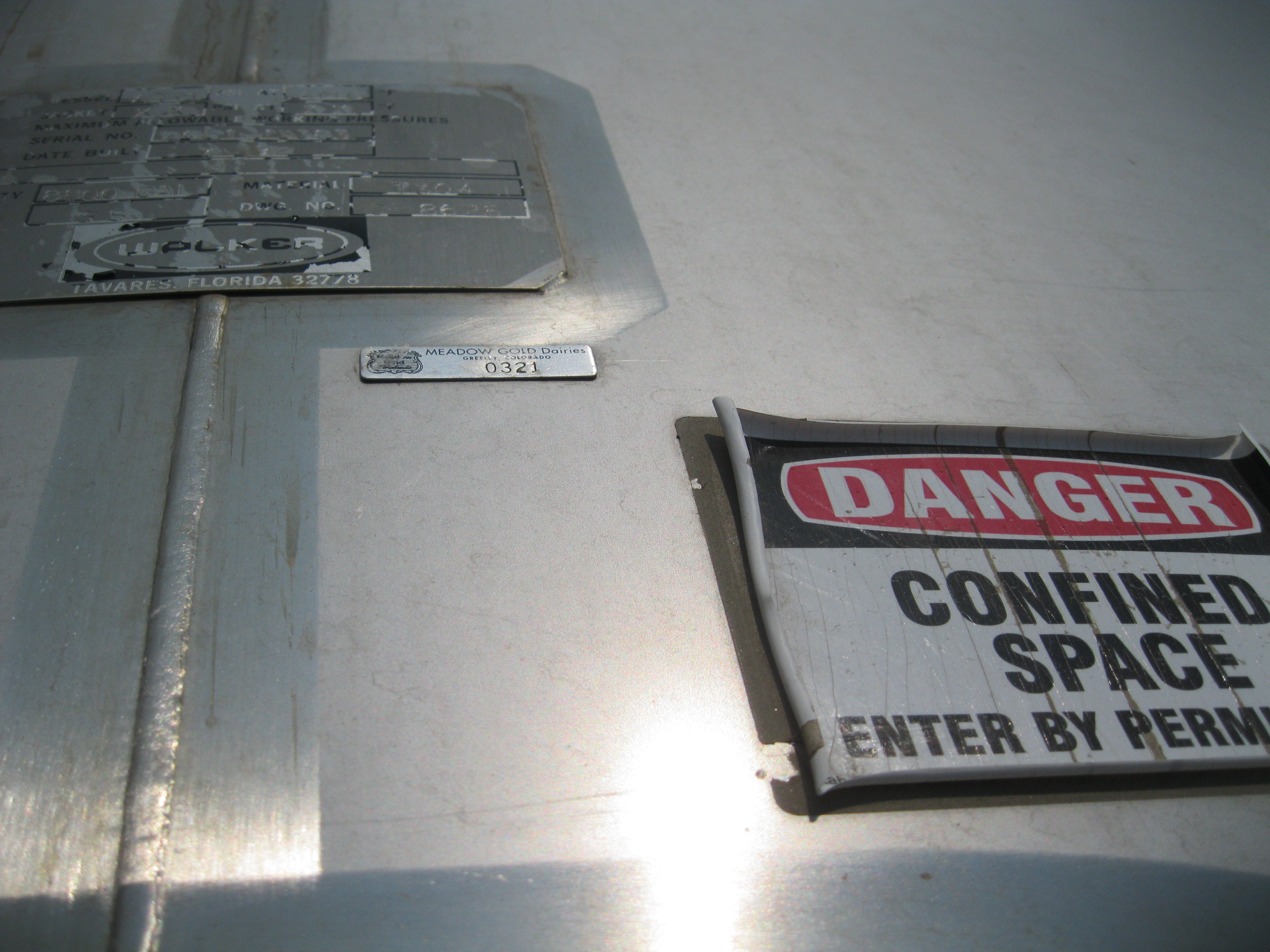 Used 8800 GALLON WALKER SINGLE SHELL TANK