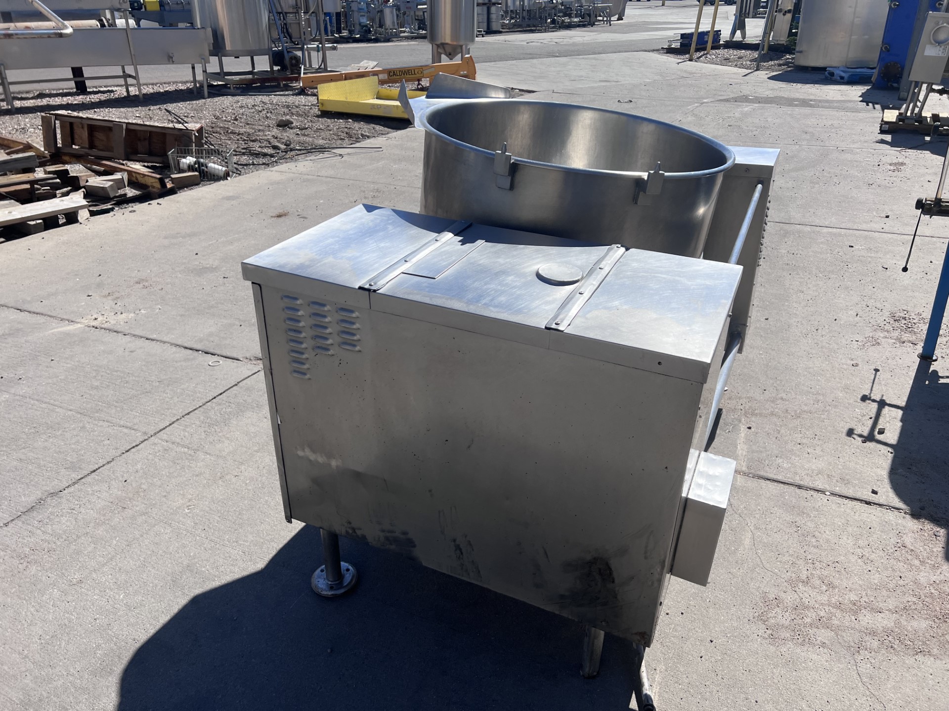 Used 100 GALLON KETTLE TANK.  LEE METAL SERIAL 811T