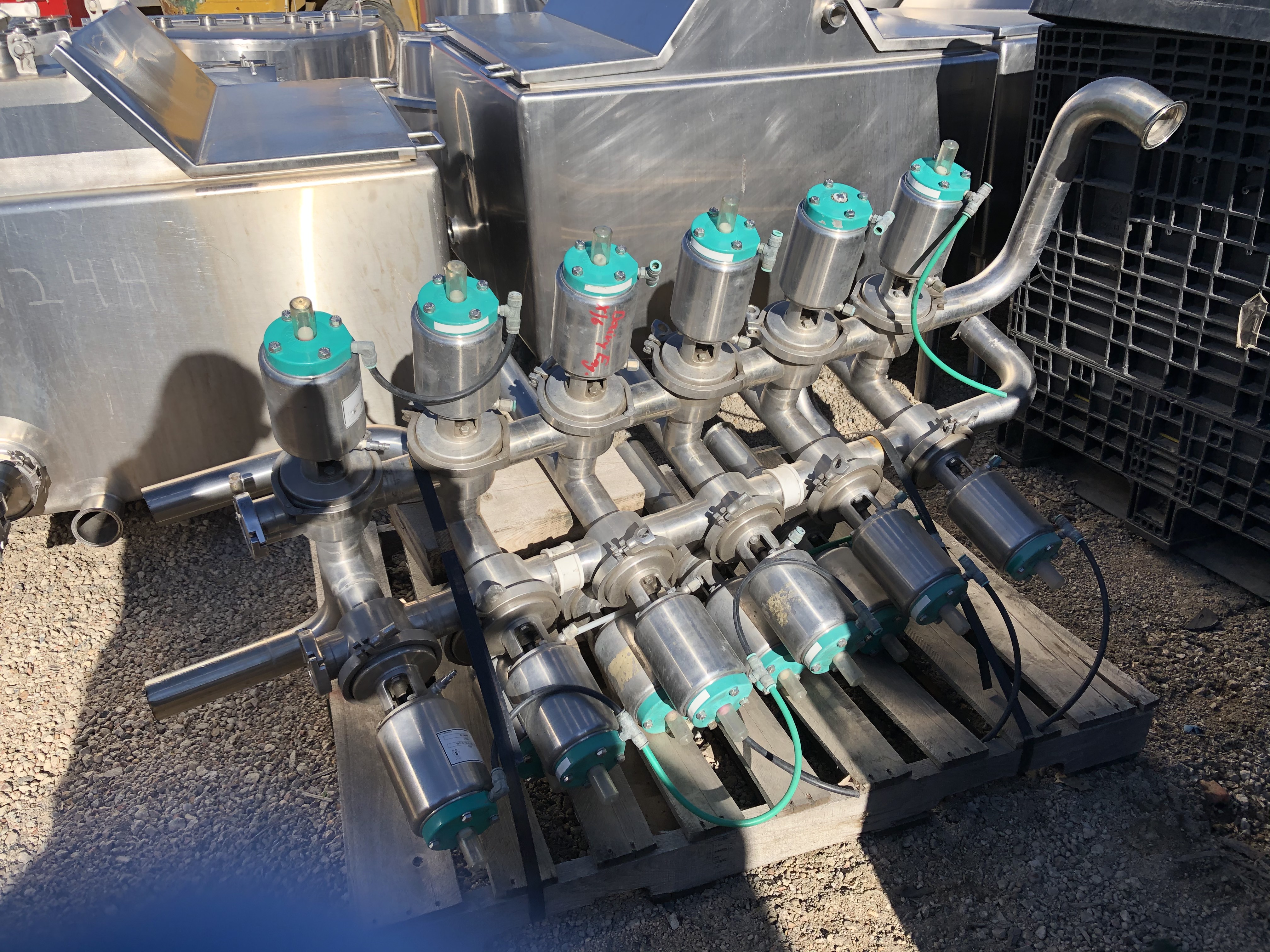 Used ALFA LAVAL TRI-CLOVER VALVE CLUSTER