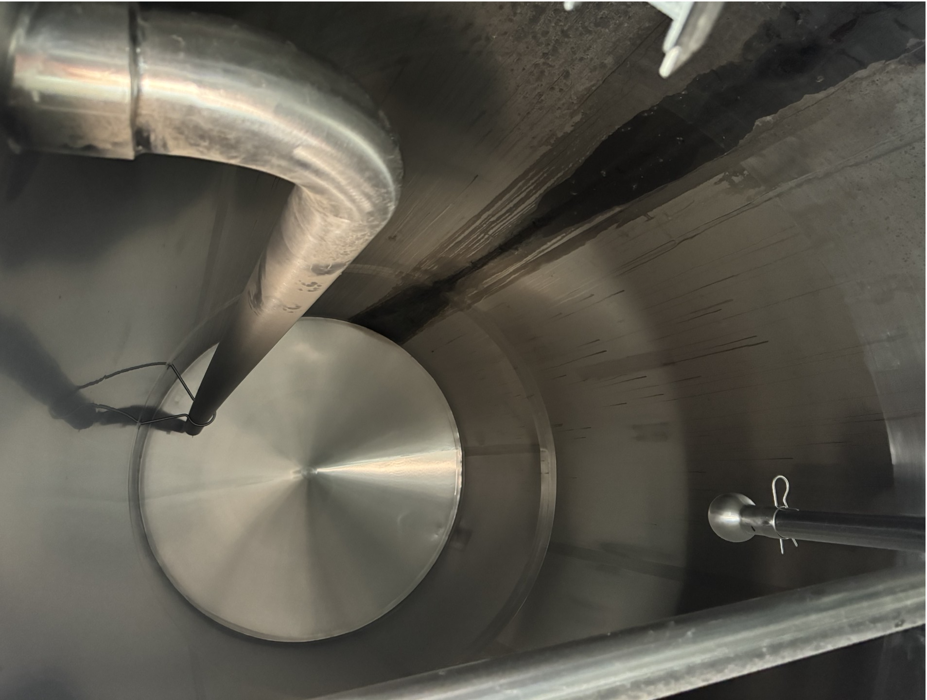 Refurbished 4500 GALLON VERTICAL JACKETED STORAGE TANK.