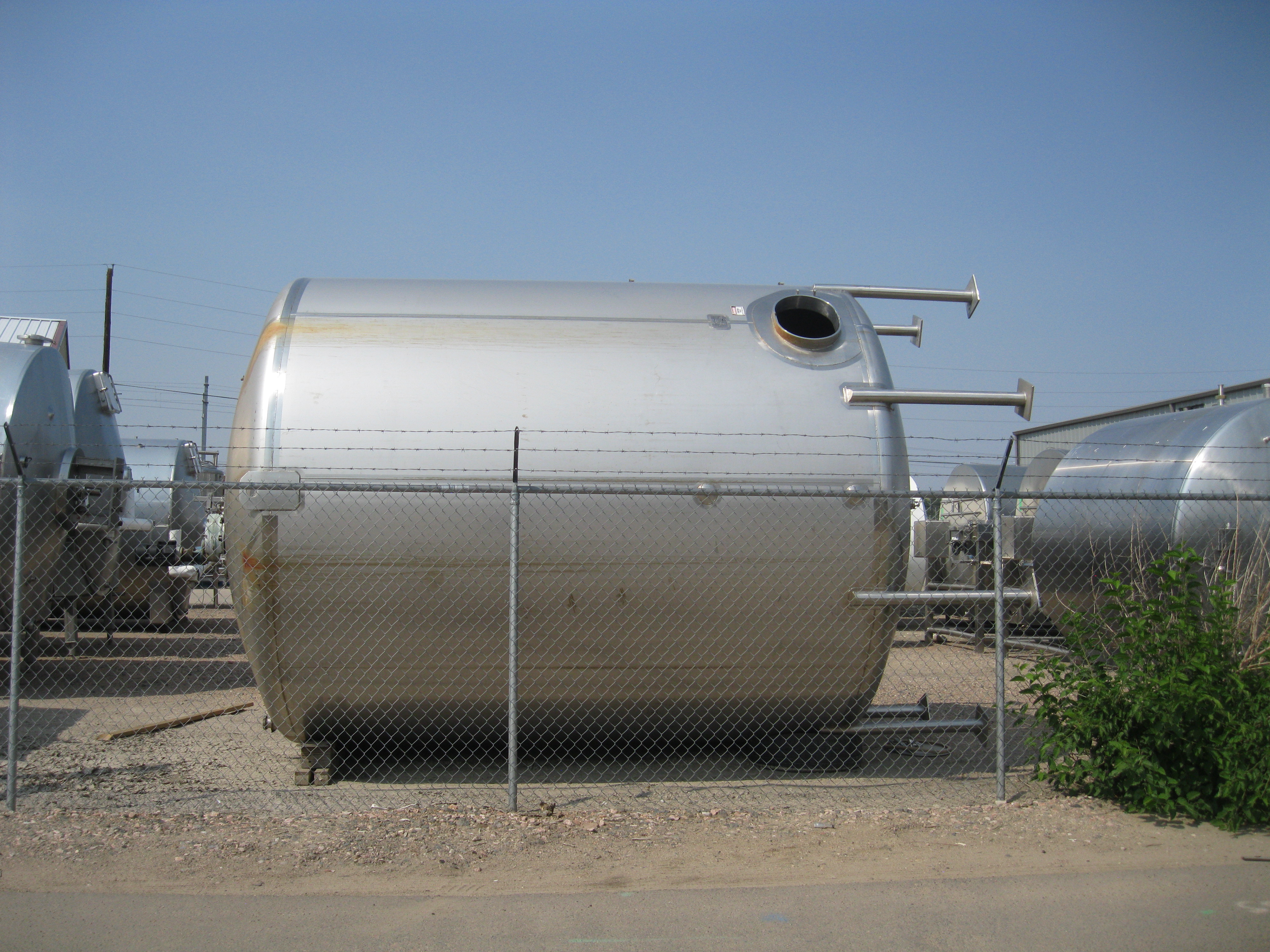 Used 8800 GALLON WALKER SINGLE SHELL TANK