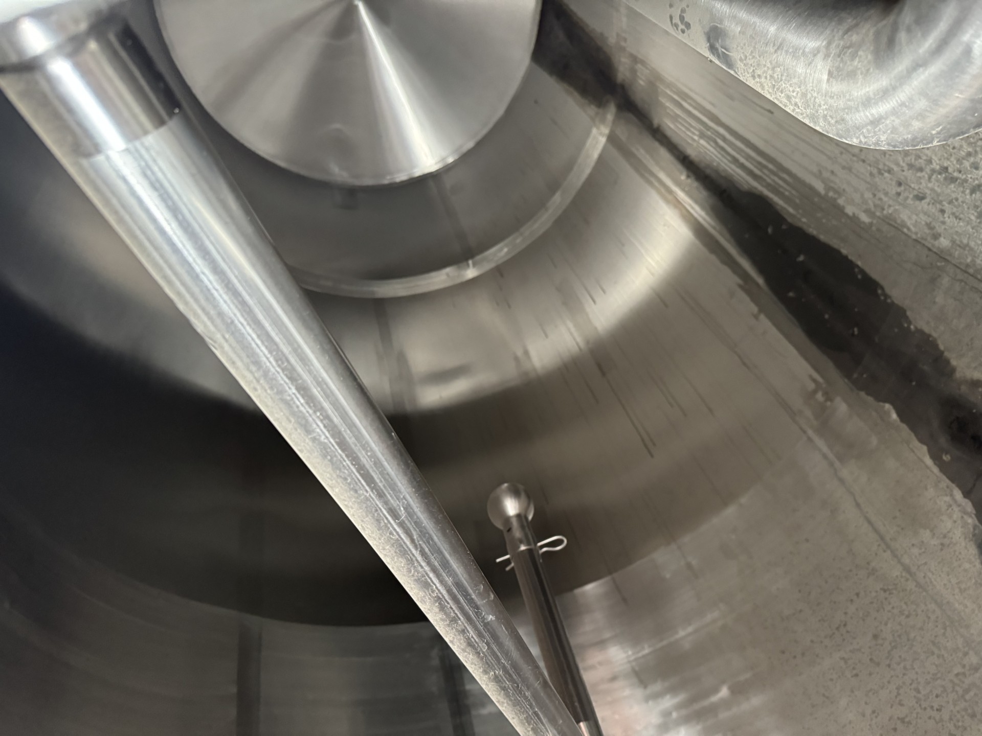 Refurbished 4500 GALLON VERTICAL JACKETED STORAGE TANK.