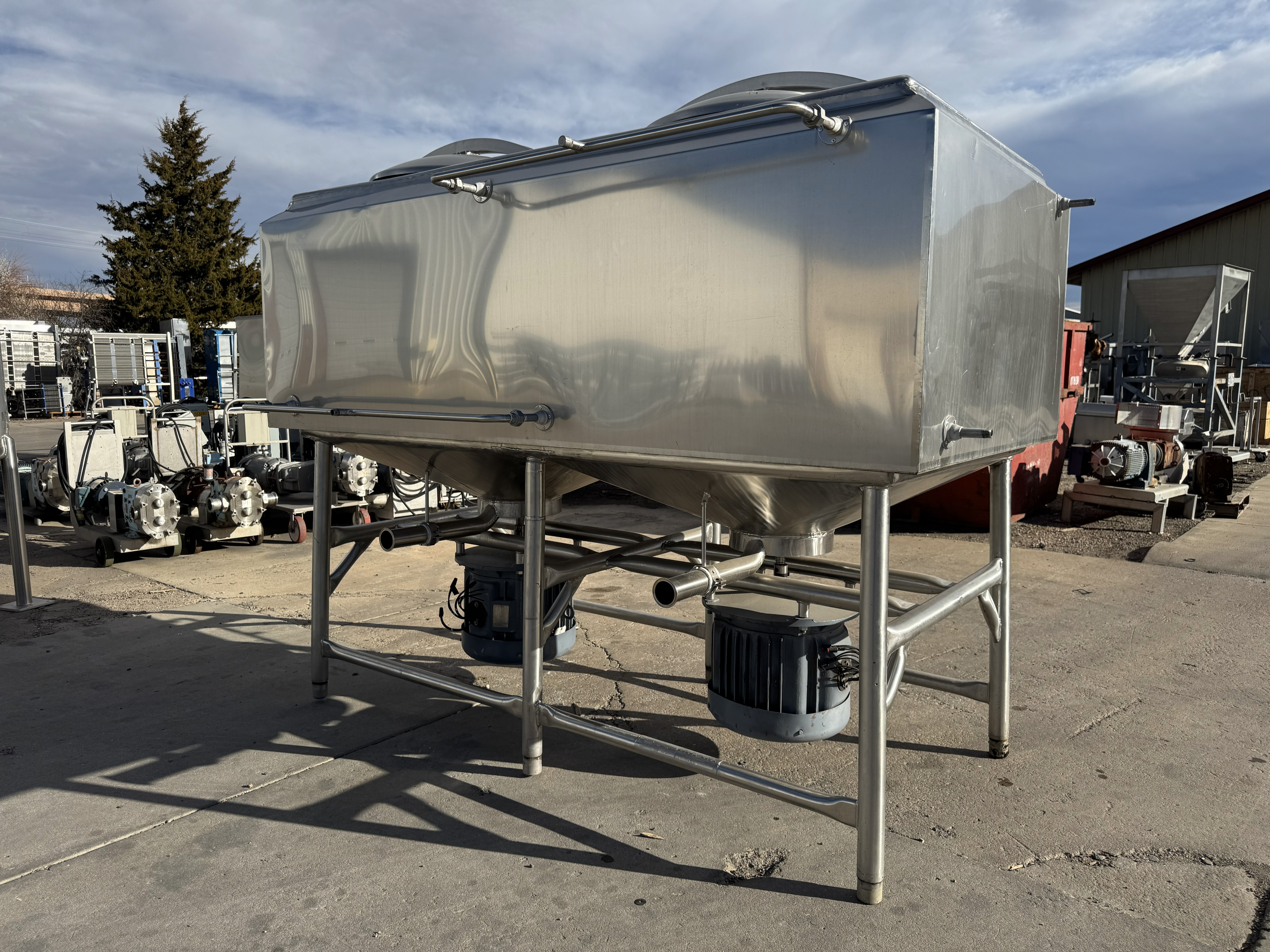 Used DUAL AGITATOR LIQUIFIER TANK