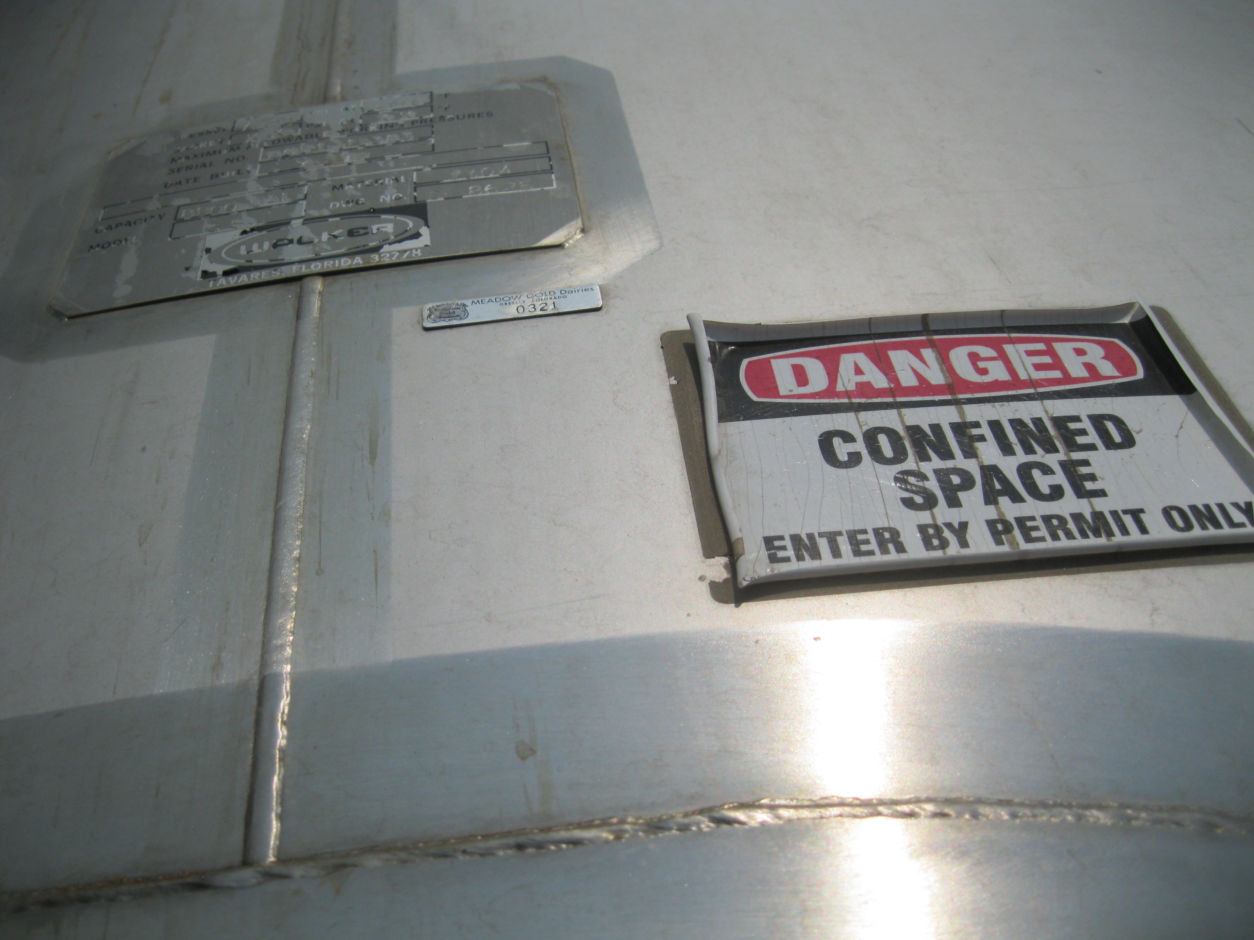 Used 8800 GALLON WALKER SINGLE SHELL TANK