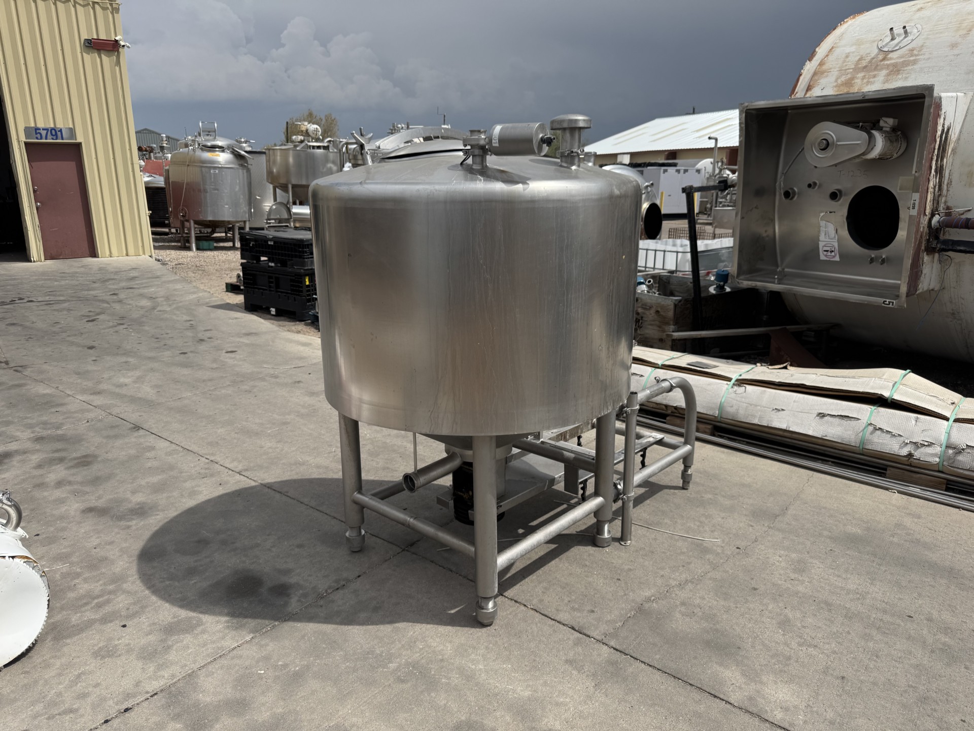 Refurbished 300 GALLON LIQUIFIER TANK