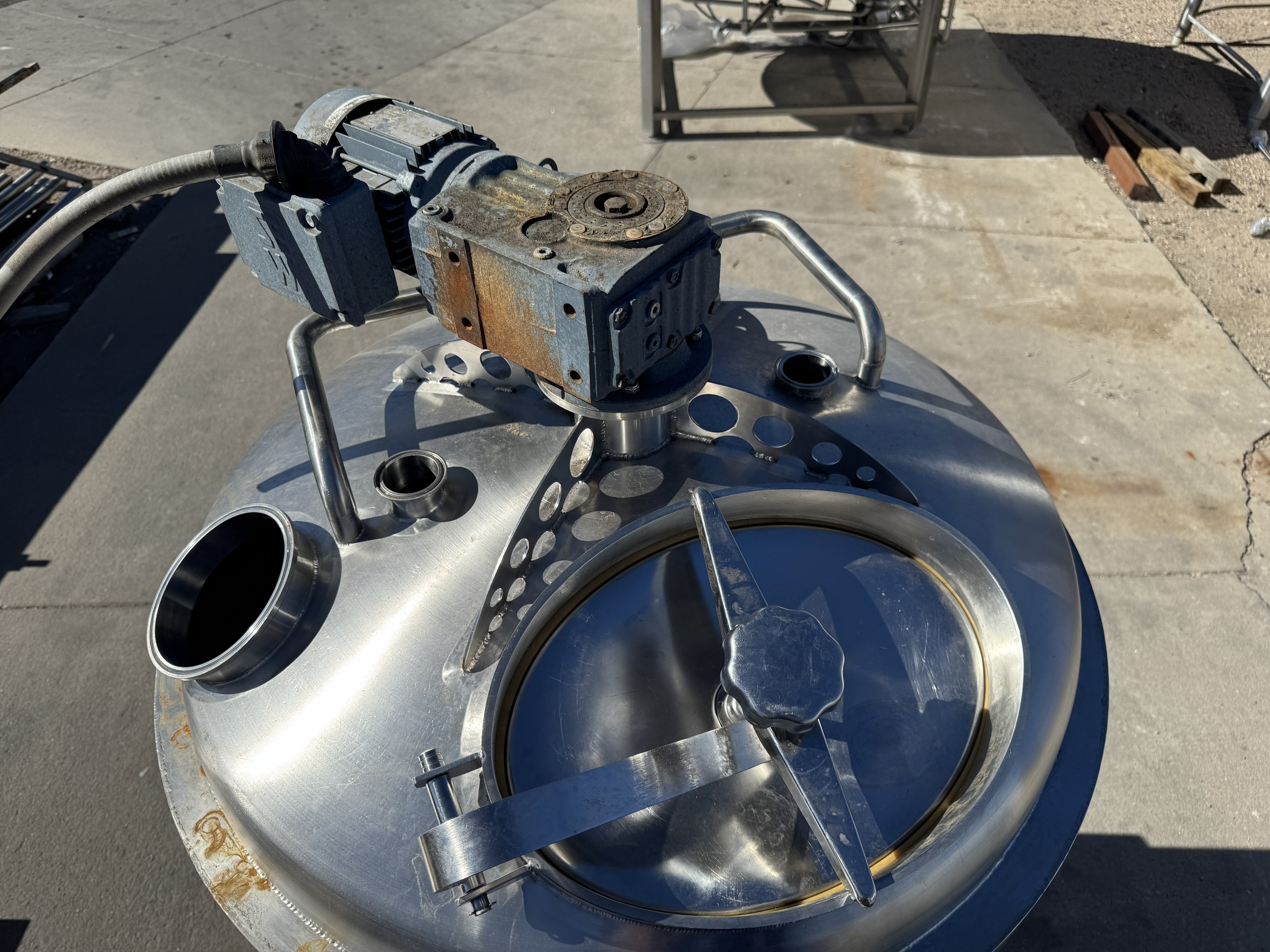 Refurbished 220 Gallon Fermenter Tank