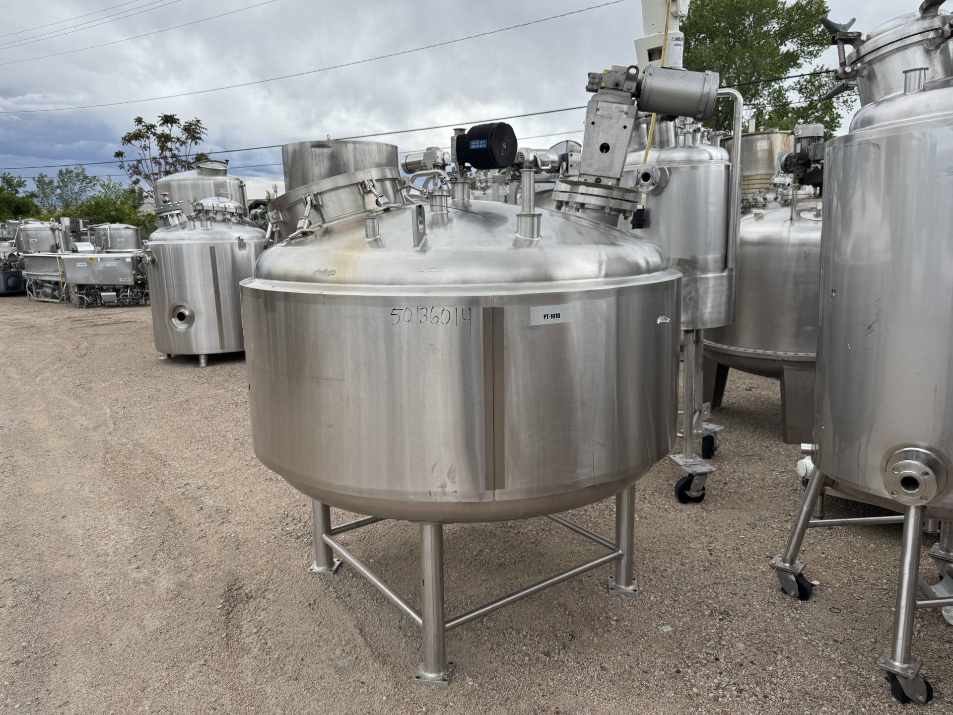 Refurbished 400 GALLON MIX TANK