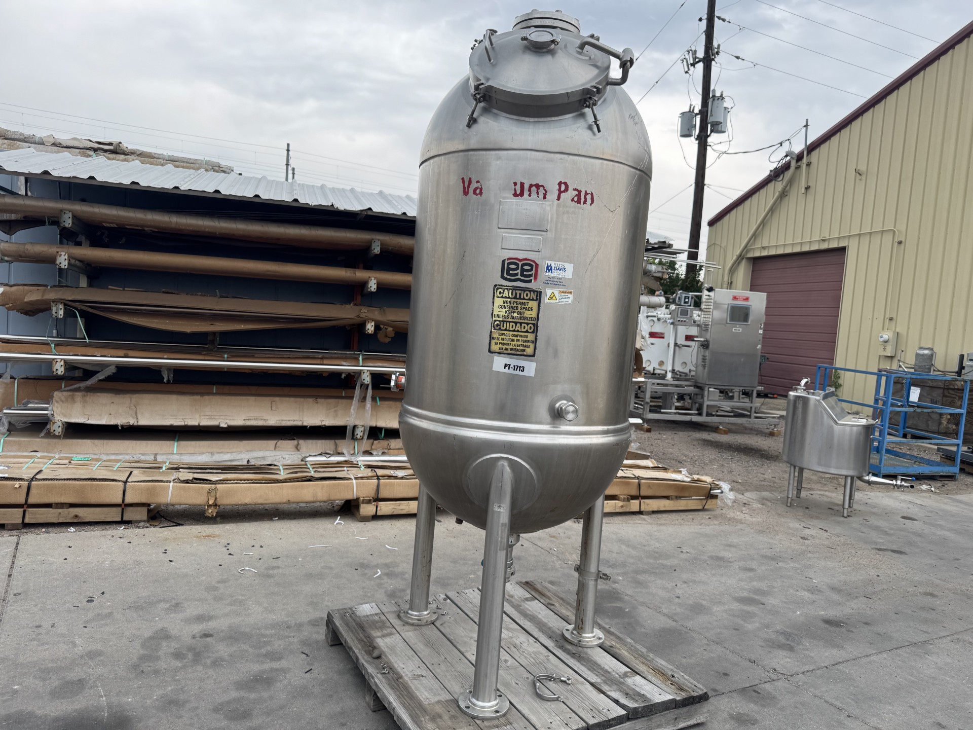 Refurbished 250 GALLON VACUUM TANK