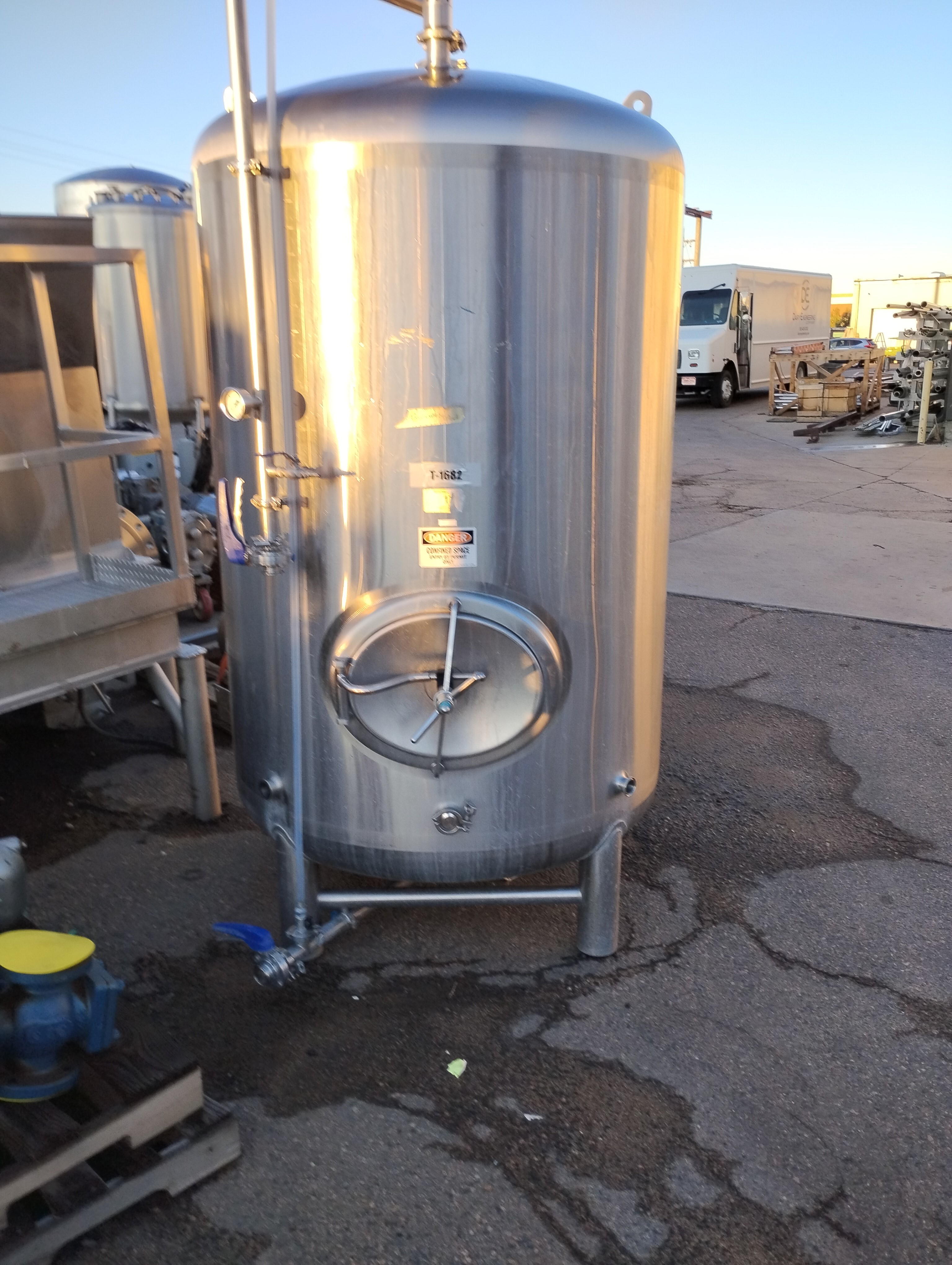 Used 15 BARREL (465 GALLON) SINGLE SHELL BREWERY SERVING TANK