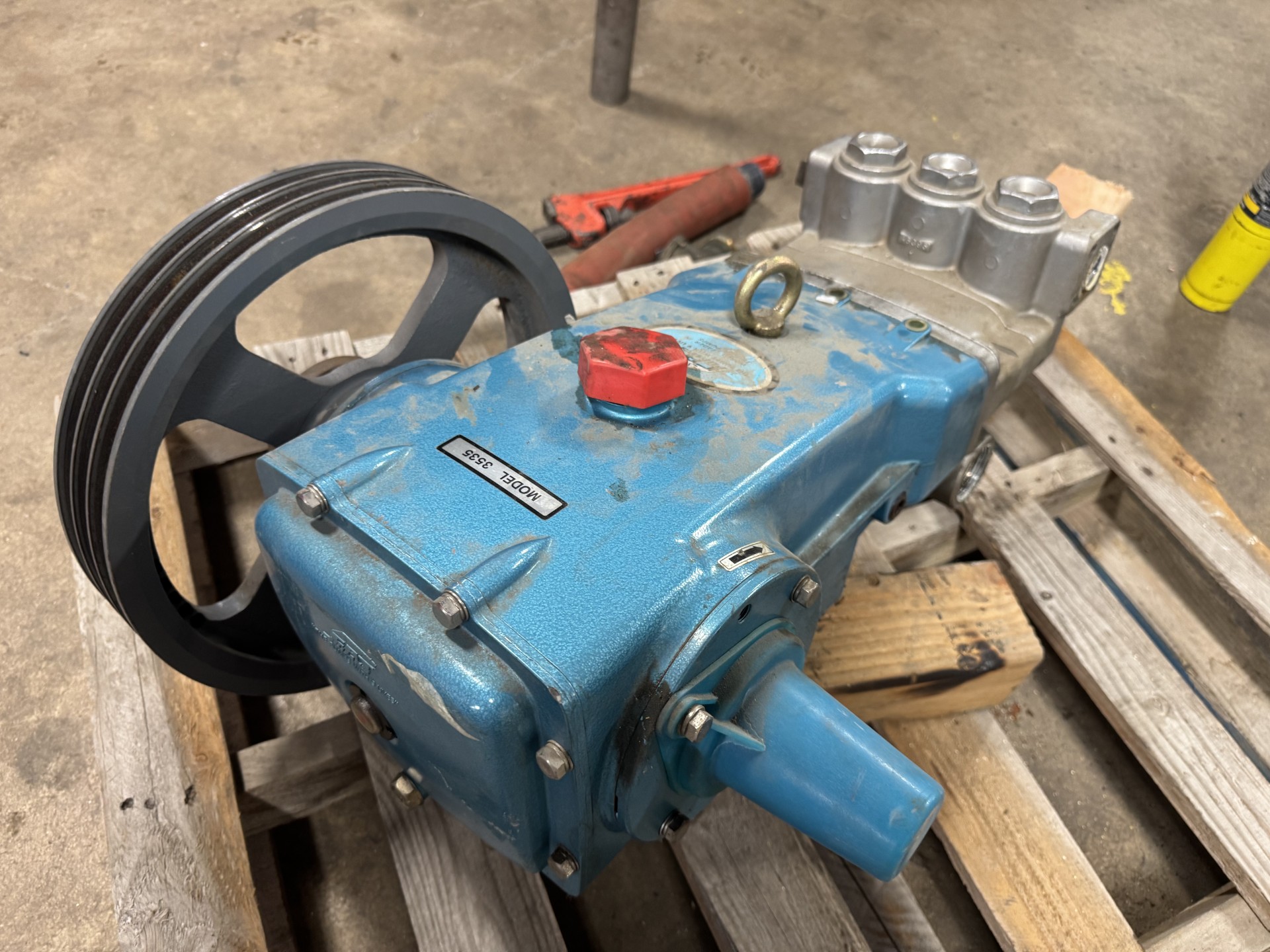 Used CAT PUMPS 3535 PISTON PUMP